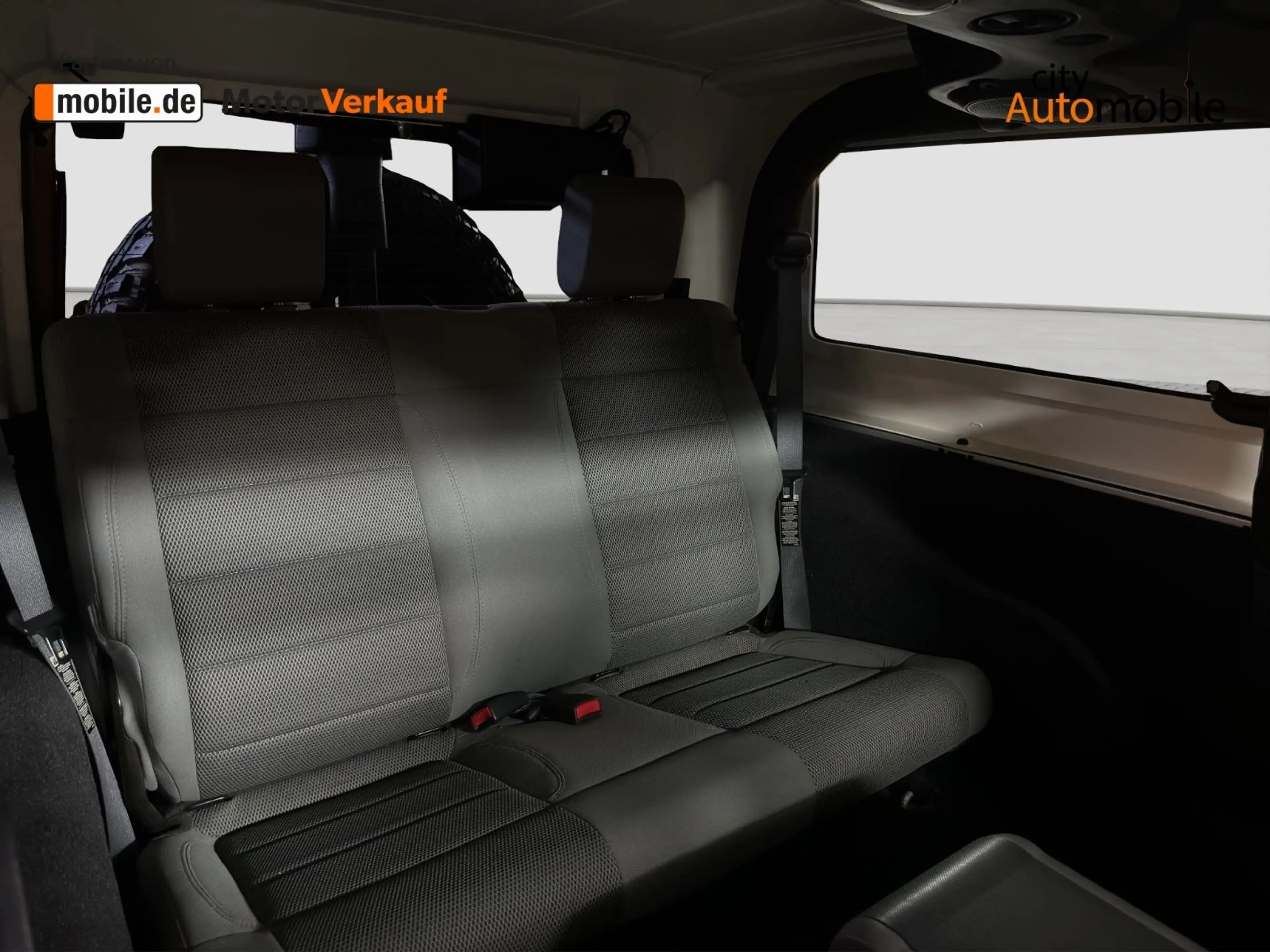 Jeep Wrangler / Wrangler Unlimited Rubicon — photo 12