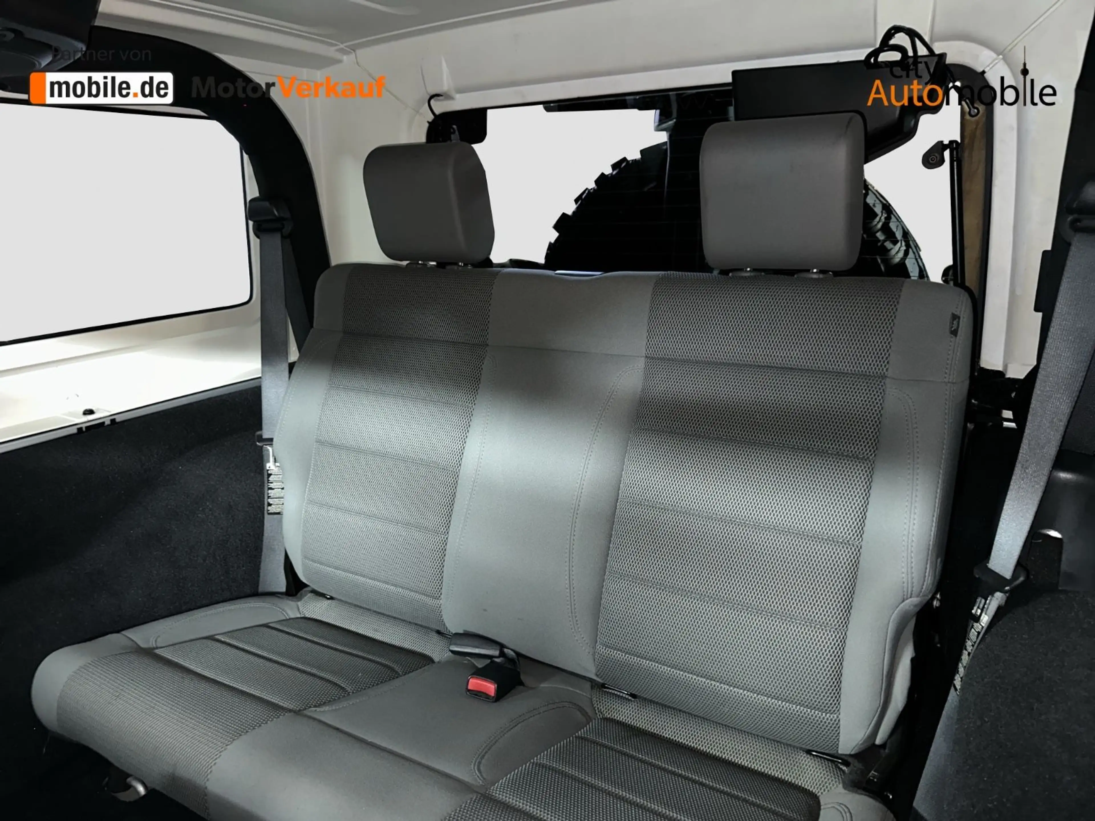 Jeep Wrangler / Wrangler Unlimited Rubicon — photo 11