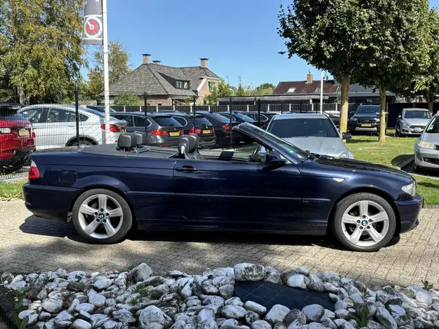 BMW 3 Series view 4