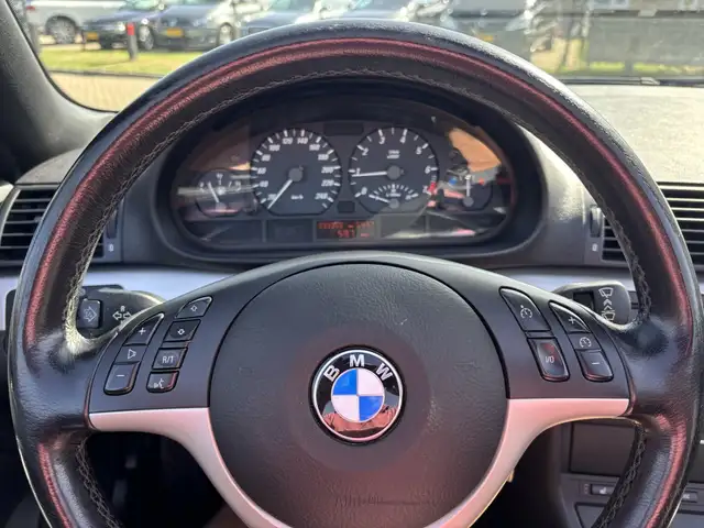 BMW 3 Series view 8