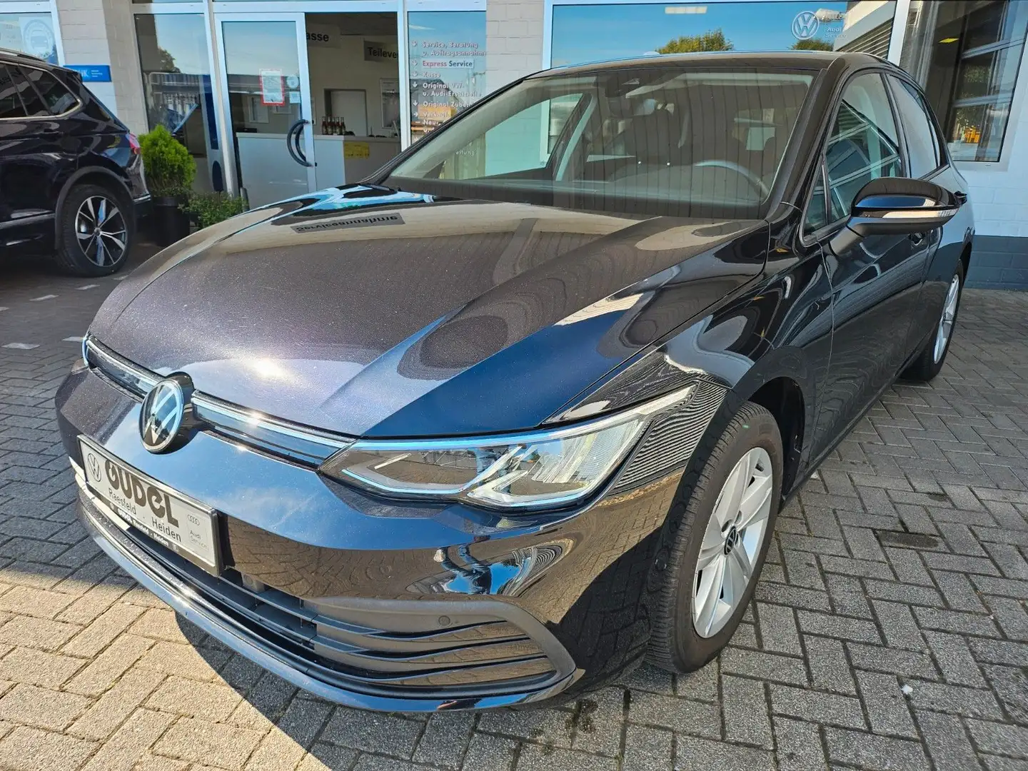 Volkswagen Golf 8 1.5 TSI"Life"Nav App LaneASS FrontAS LED Nero - 1