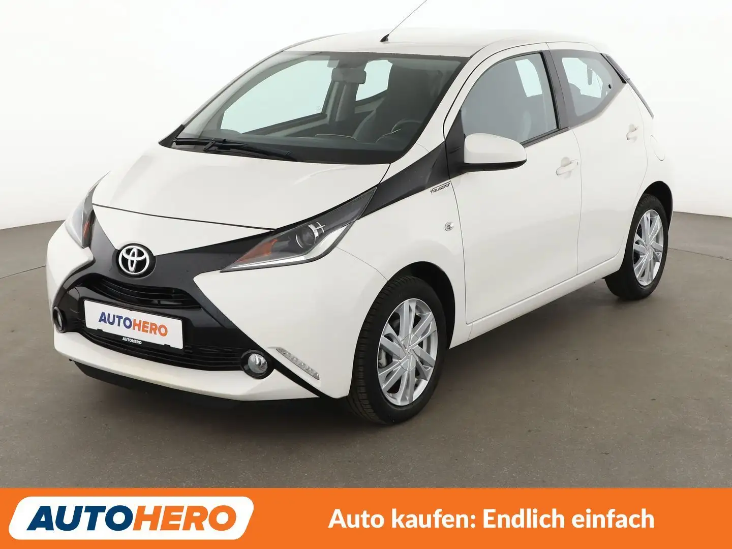 Toyota Aygo 1.0 X-Play Touch Aut*CAM*KLIMA*GARANTIE* Weiß - 1