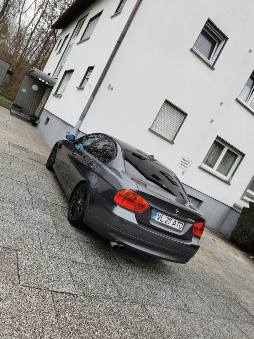BMW 320 320i Grau - 2
