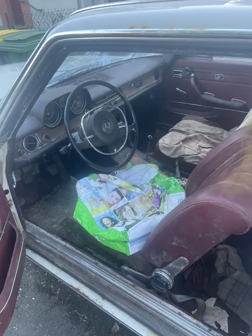 Mercedes-Benz 250 w114 250c - 2