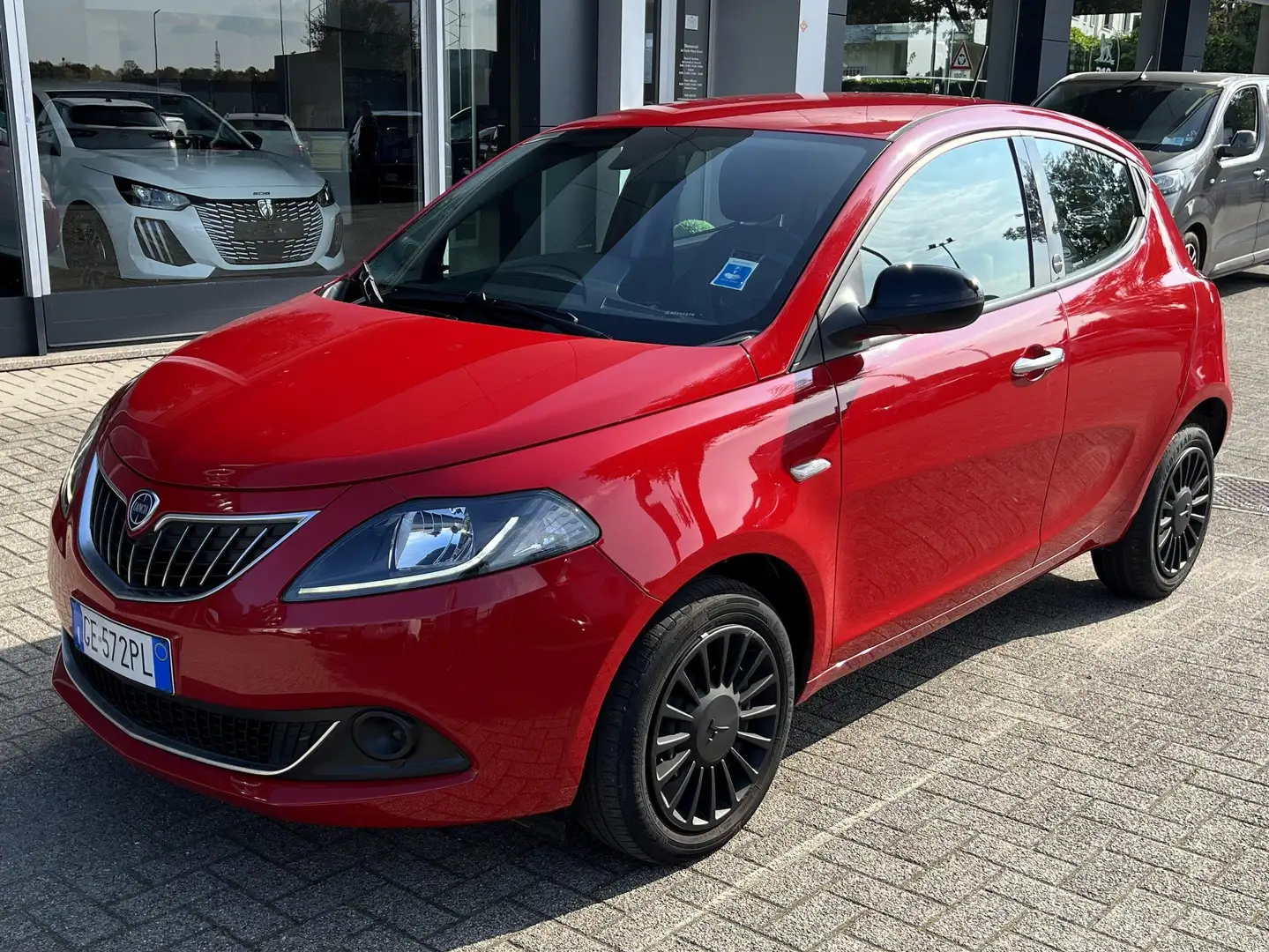 Lancia Ypsilon 1.0 Firefly Hybrid Echocic Silver 70 CV Rood - 1