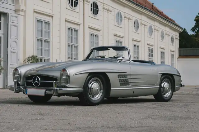 Mercedes-Benz 300 view 8
