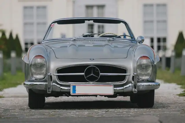 Mercedes-Benz 300 view 3