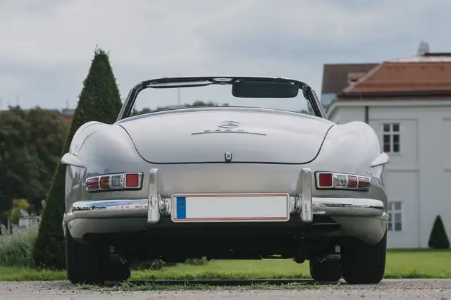 Mercedes-Benz 300 view 6