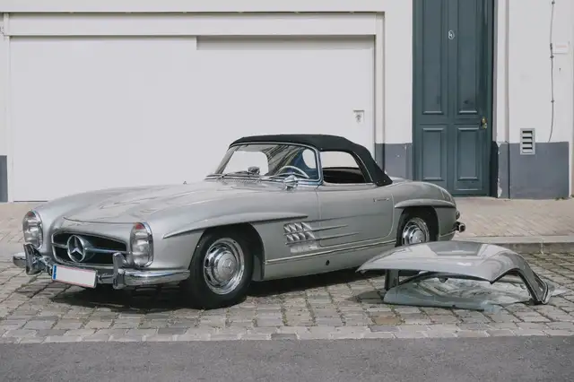 Mercedes-Benz 300 view 10