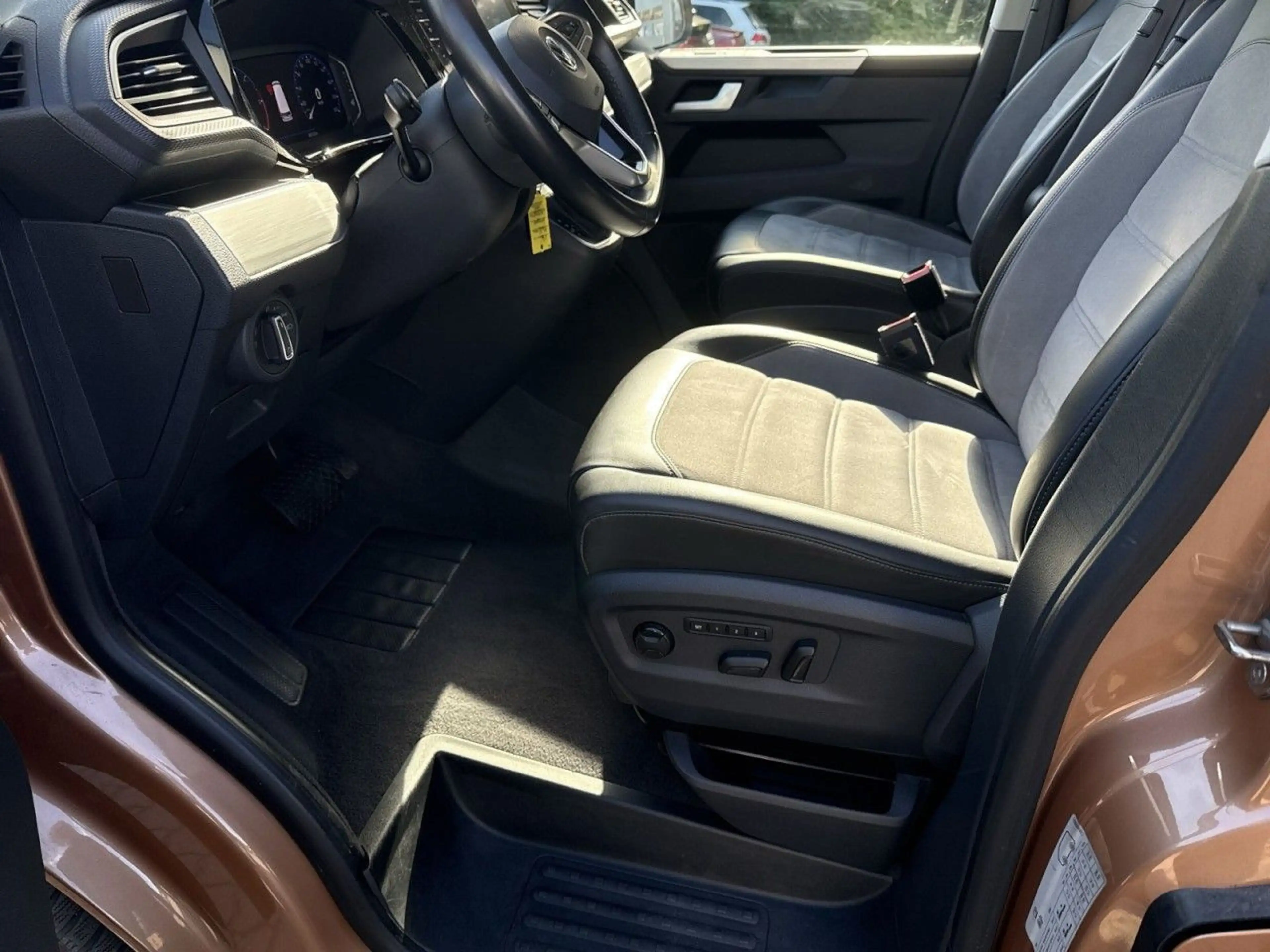 Volkswagen T6.1 Multivan Comfortline Cruise , 2.0 TDI DSG L — photo 17