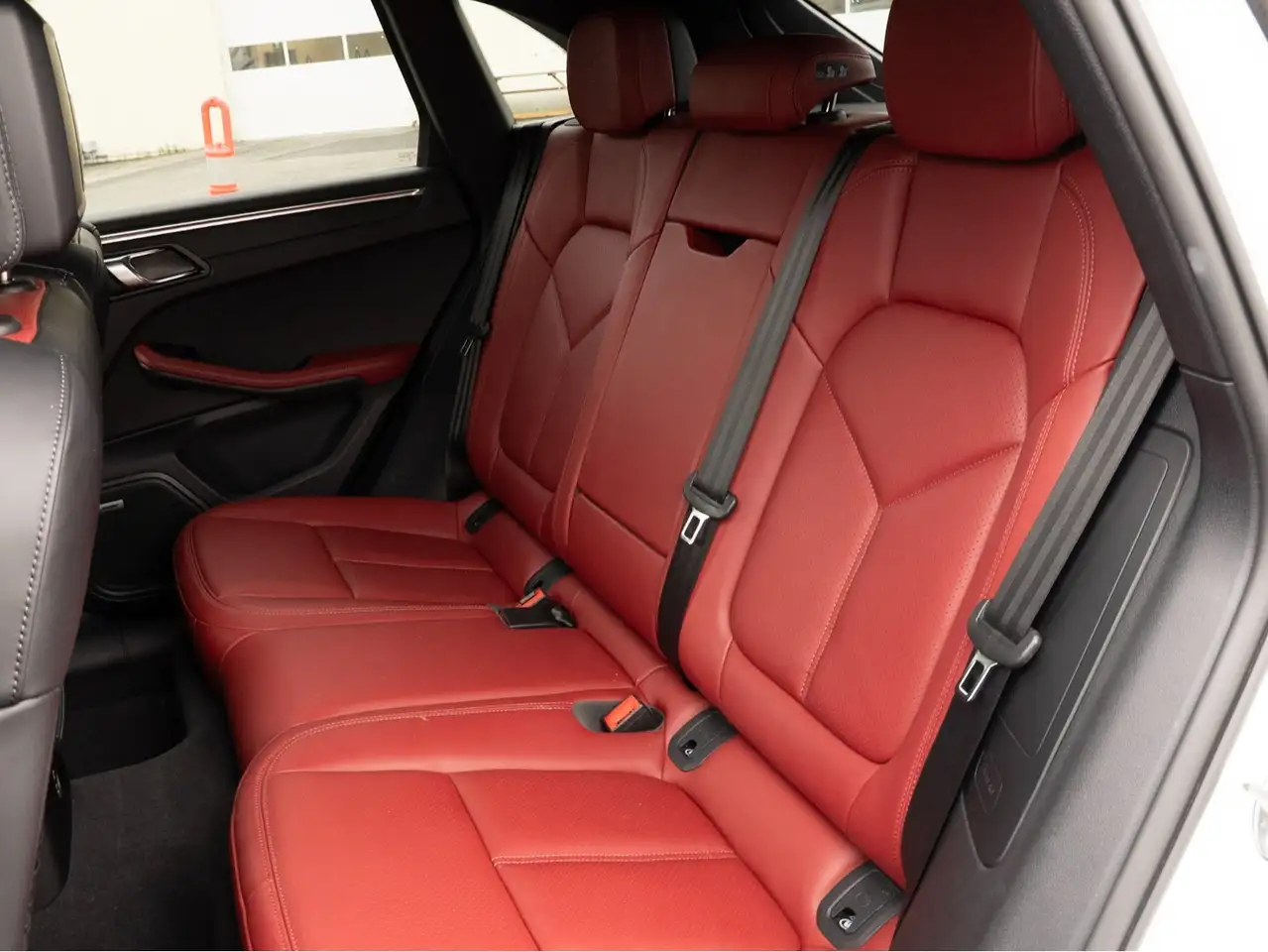 Porsche Macan снимка Porsche Macan
