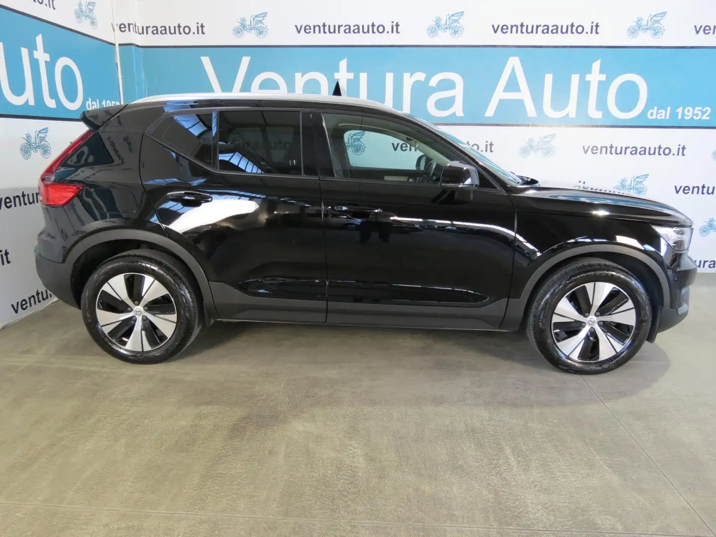 Volvo XC40 1.5 T3 163 CV MOMENTUM PRO AUTO Nero - 2
