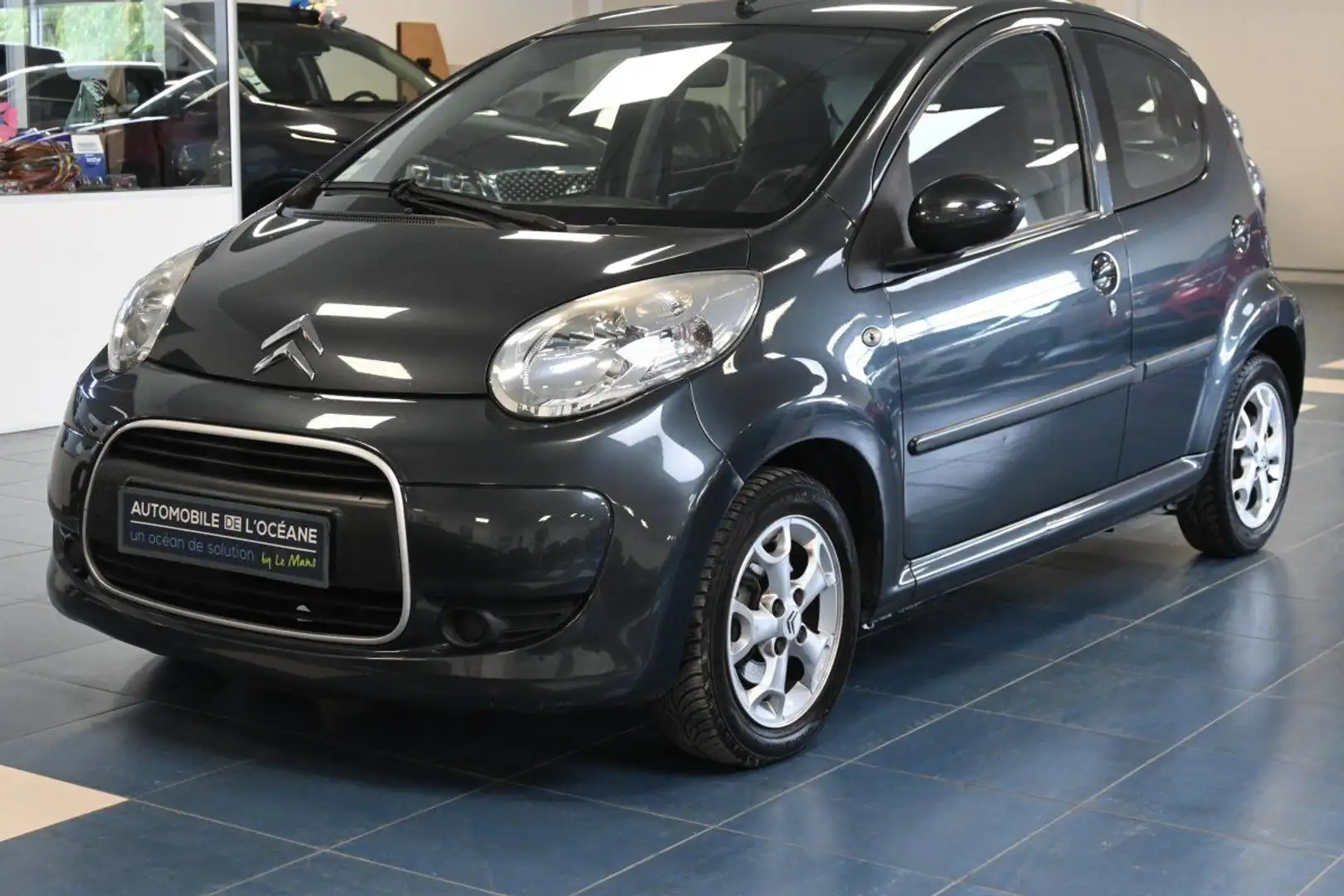 Citroen C1 1.0i Exclusive SensoDrive A Gris - 1