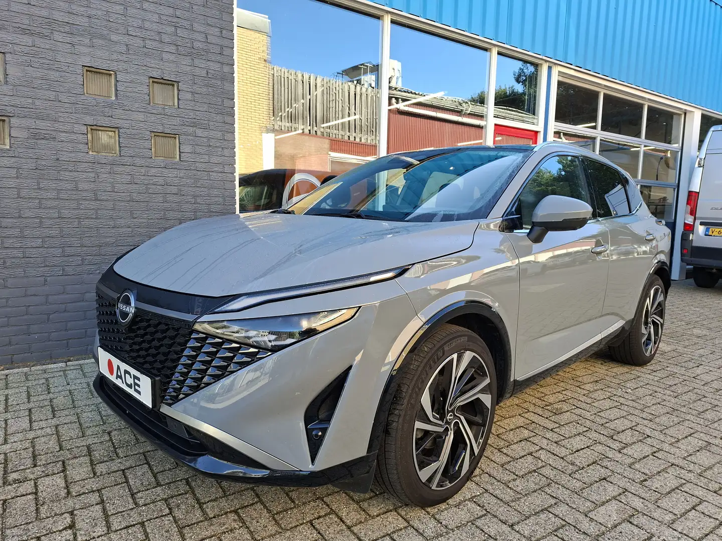 Nissan Qashqai 1.3 MHEV X-Tronic Tekna+ Automaat RIJKLAAR Grijs - 2