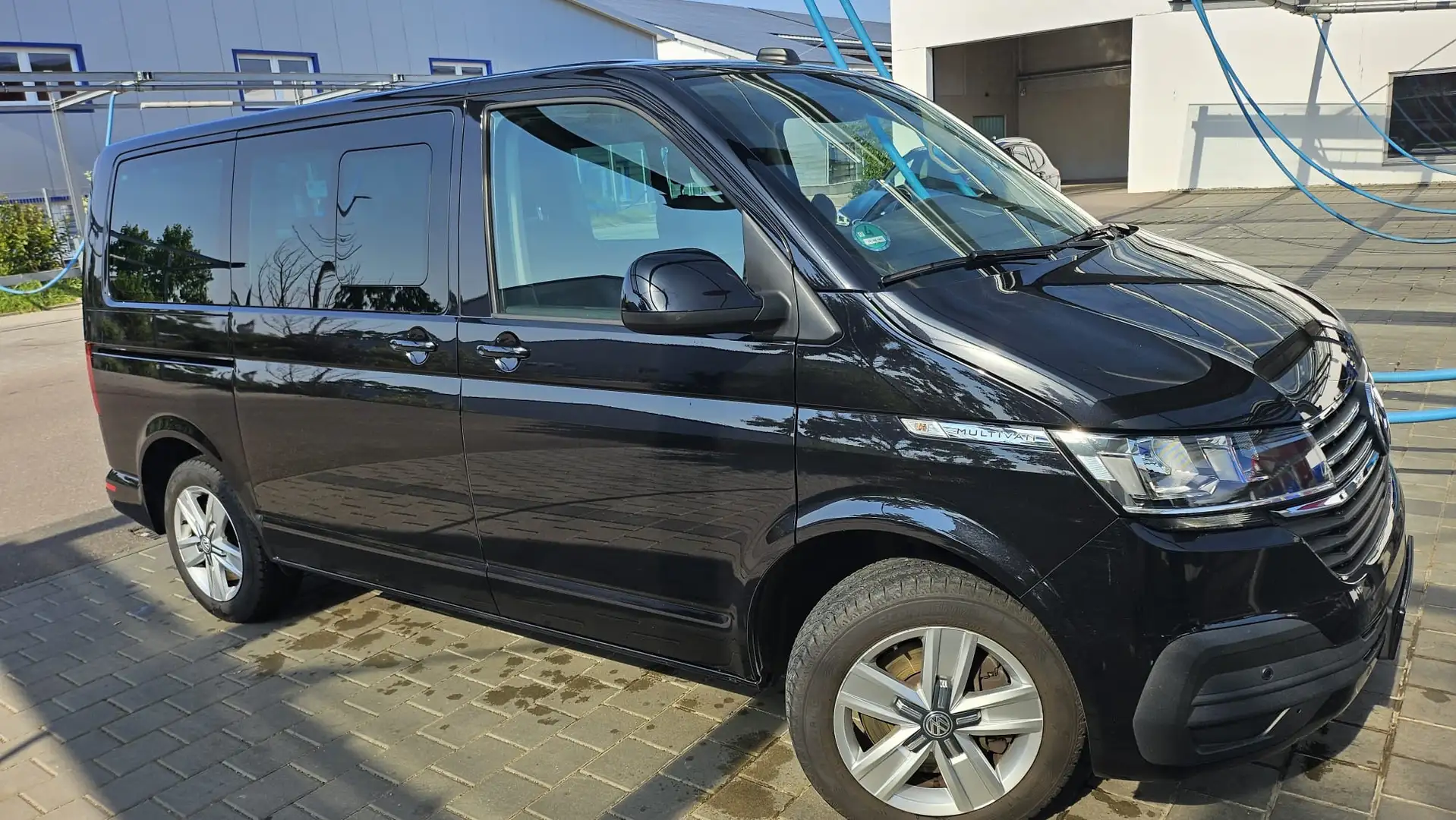 Volkswagen T6 Multivan Multivan DSG Kurz Highline Zwart - 1