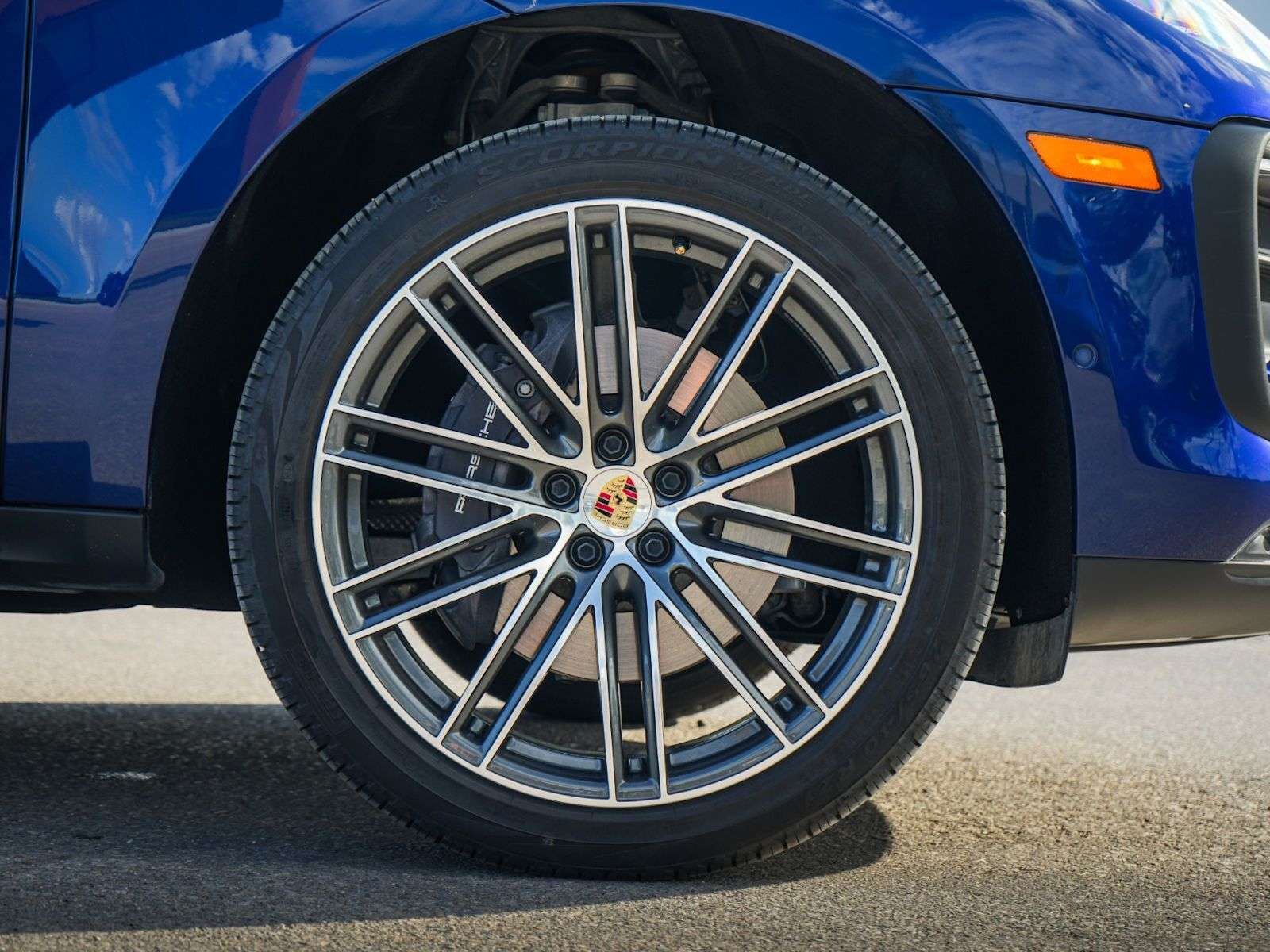 2026 Porsche Macan AWD — photo 1