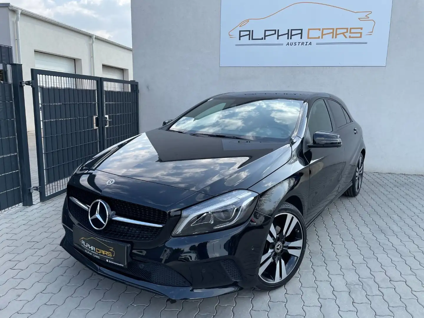 Mercedes-Benz A 180 d BlueEfficiency Urban Schwarz - 2