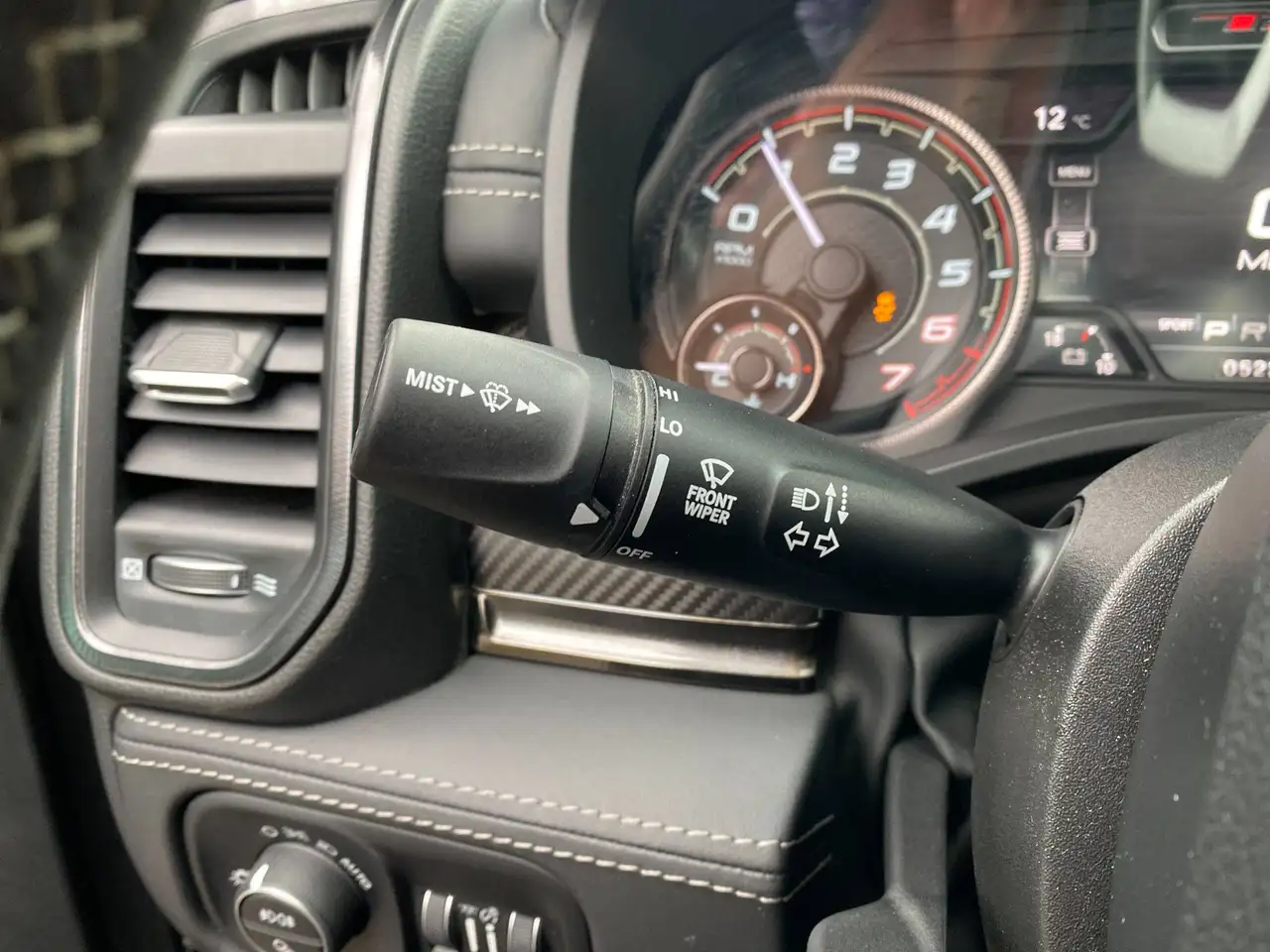 Dodge RAM 2023 — фото 15