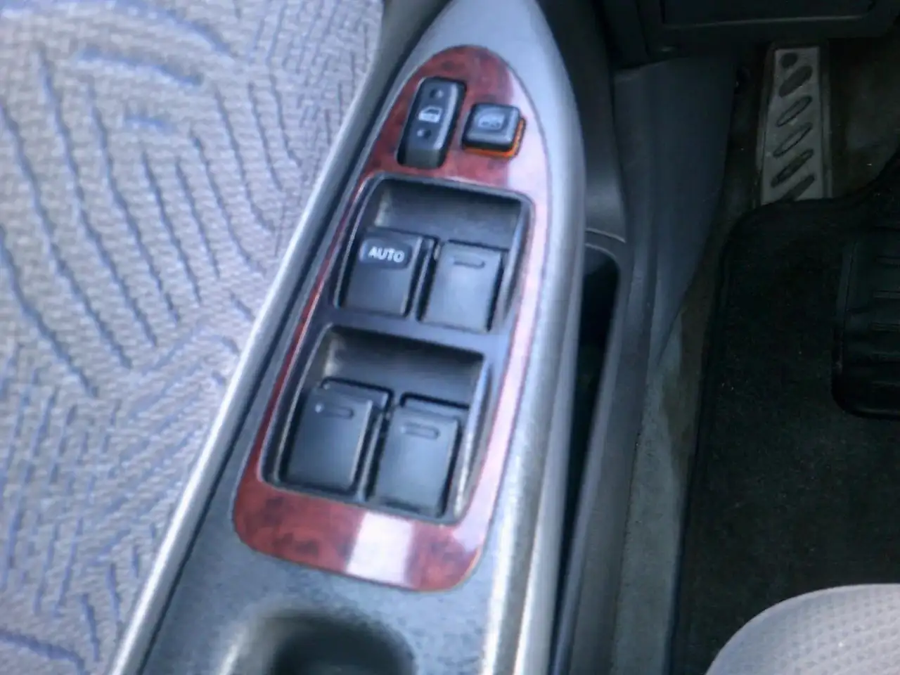 Toyota AVENSIS; 2.0 SEDAN AUTOMAAT, foto 12