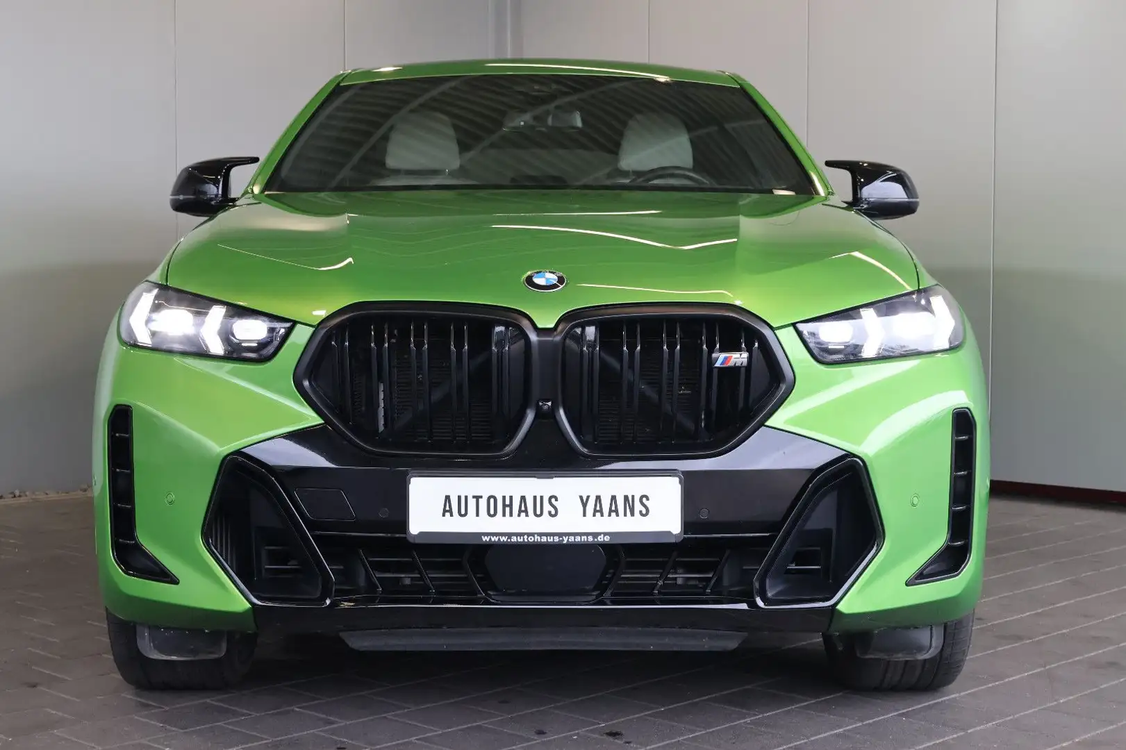 BMW X6 M60i DAP+H/K+HUD+GESTIK+SOFT+PANO SKY+AHK+22" Vert - 2