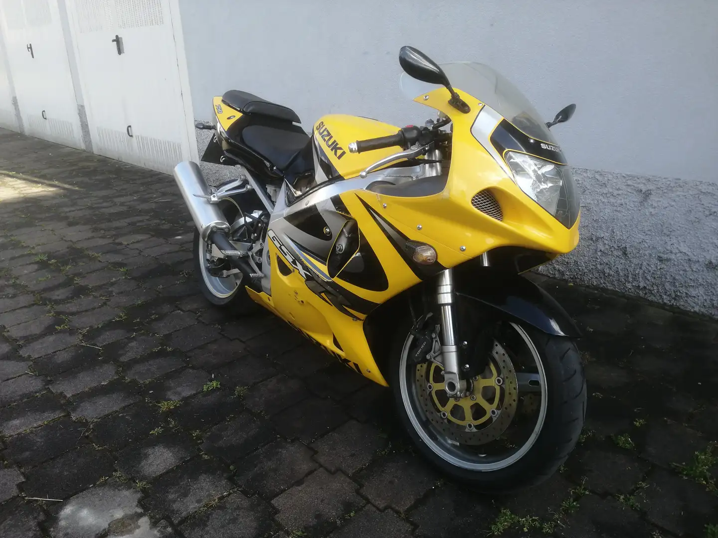 Suzuki GSX-R 750 k1 anno 2000 Giallo - 2
