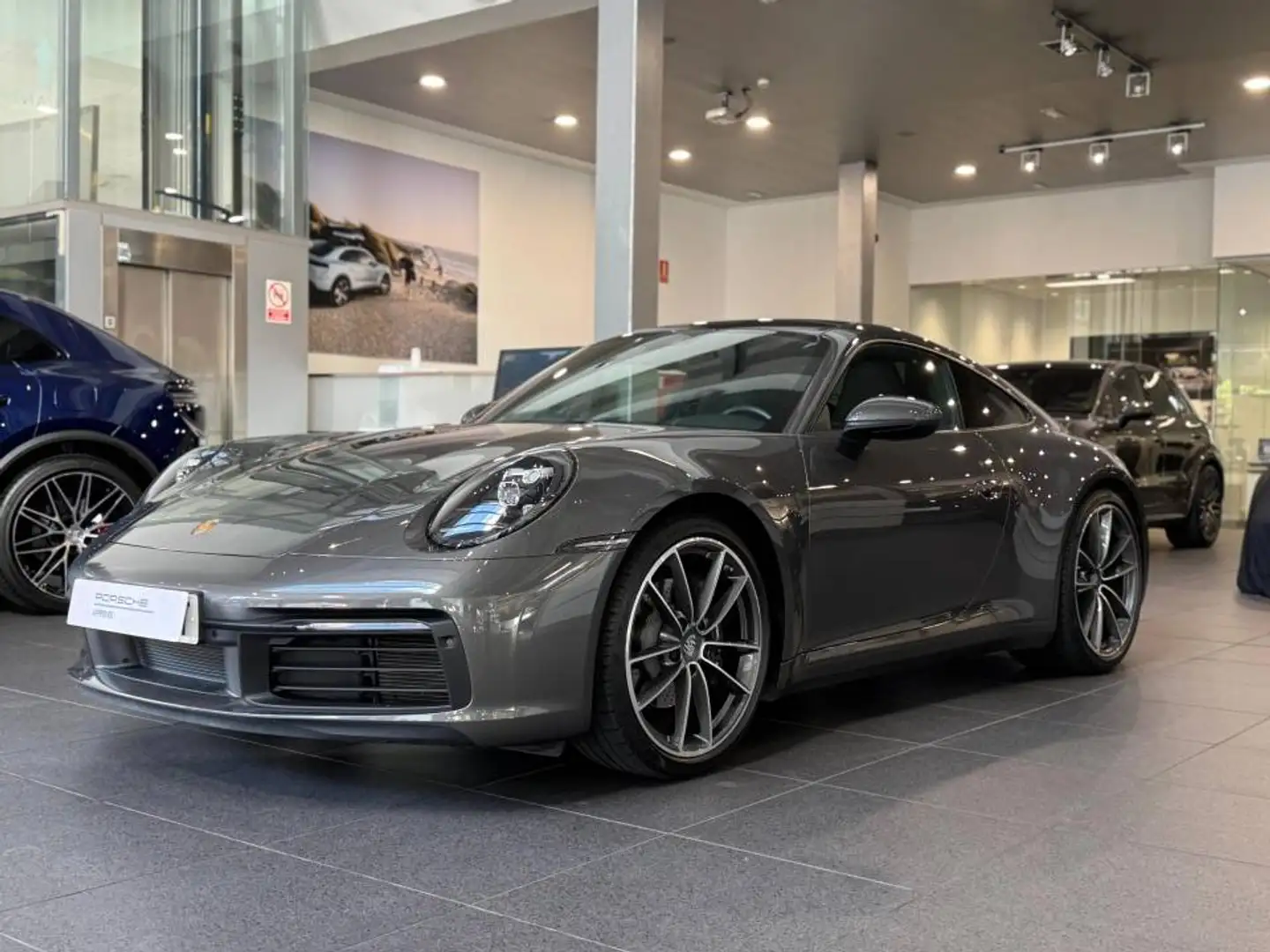 Porsche 992 Carrera 4 Coupé PDK Gris - 1