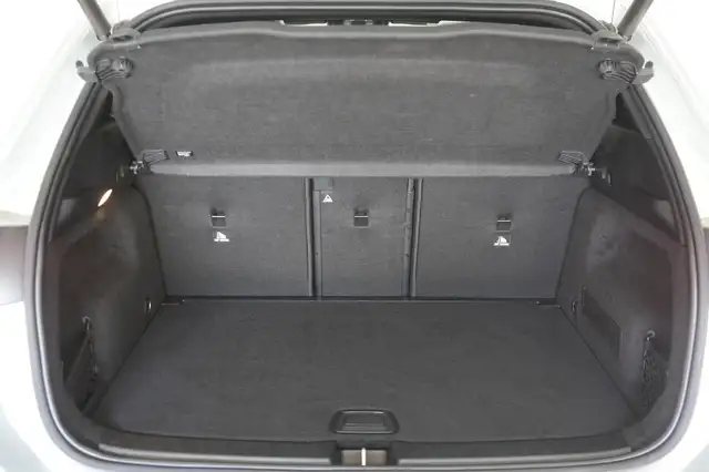Mercedes-Benz 220 view 12