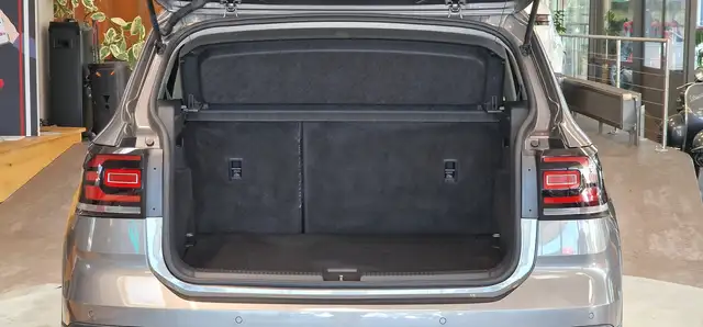 Volkswagen T-Cross view 9