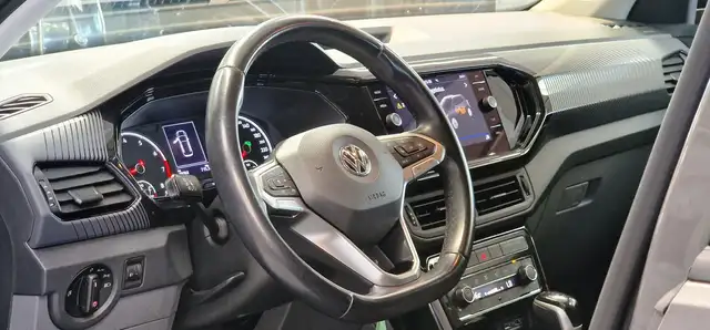 Volkswagen T-Cross view 11