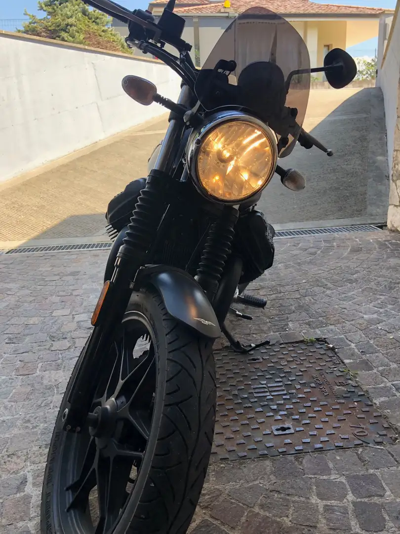 Moto Guzzi V 7 III Noir - 2