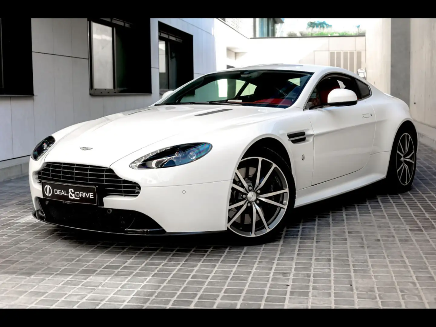 Aston Martin V8 Vantage S COUPE SPORTSHIFT II°STRATUS WHITE METALL Wit - 1