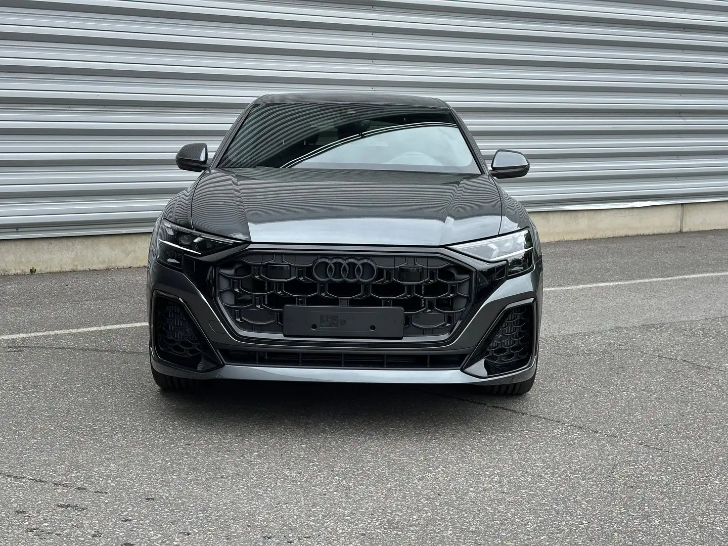 Audi Q8 TFSI e quattro 290 kW Grau - 2