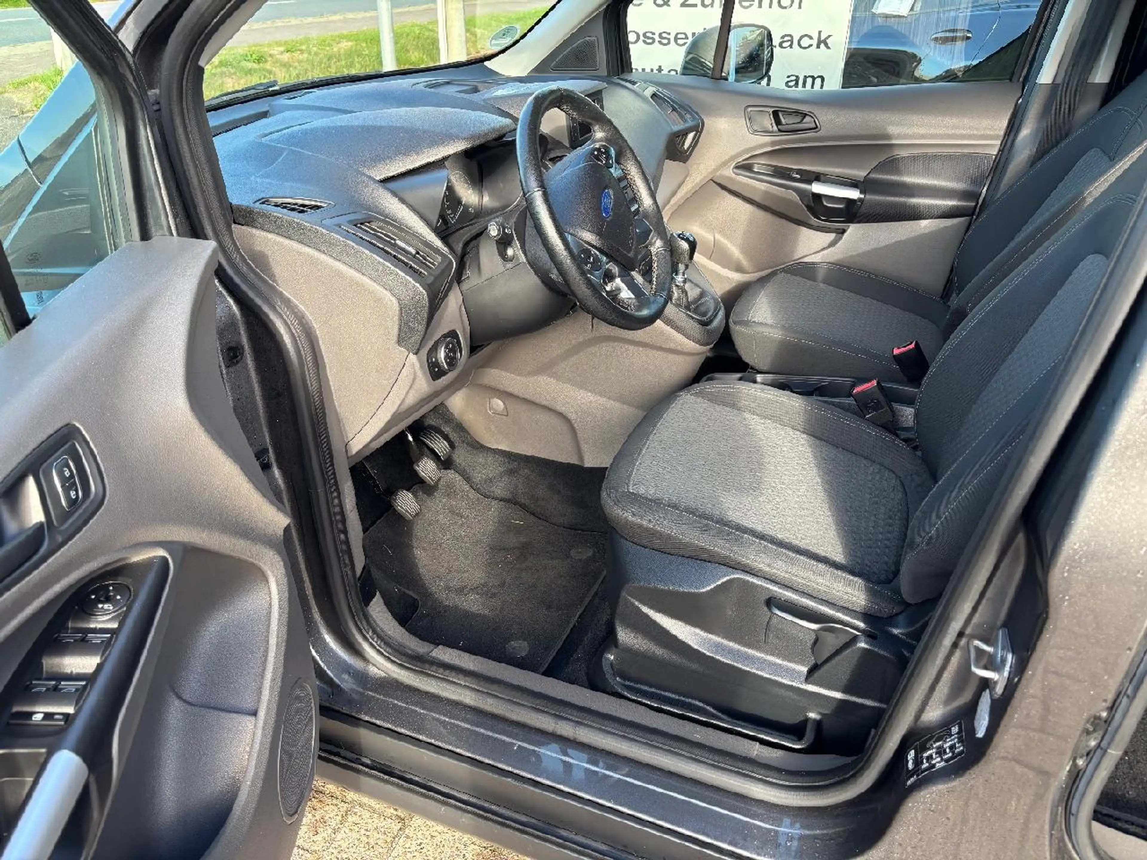 Ford Tourneo Connect Trend — photo 10
