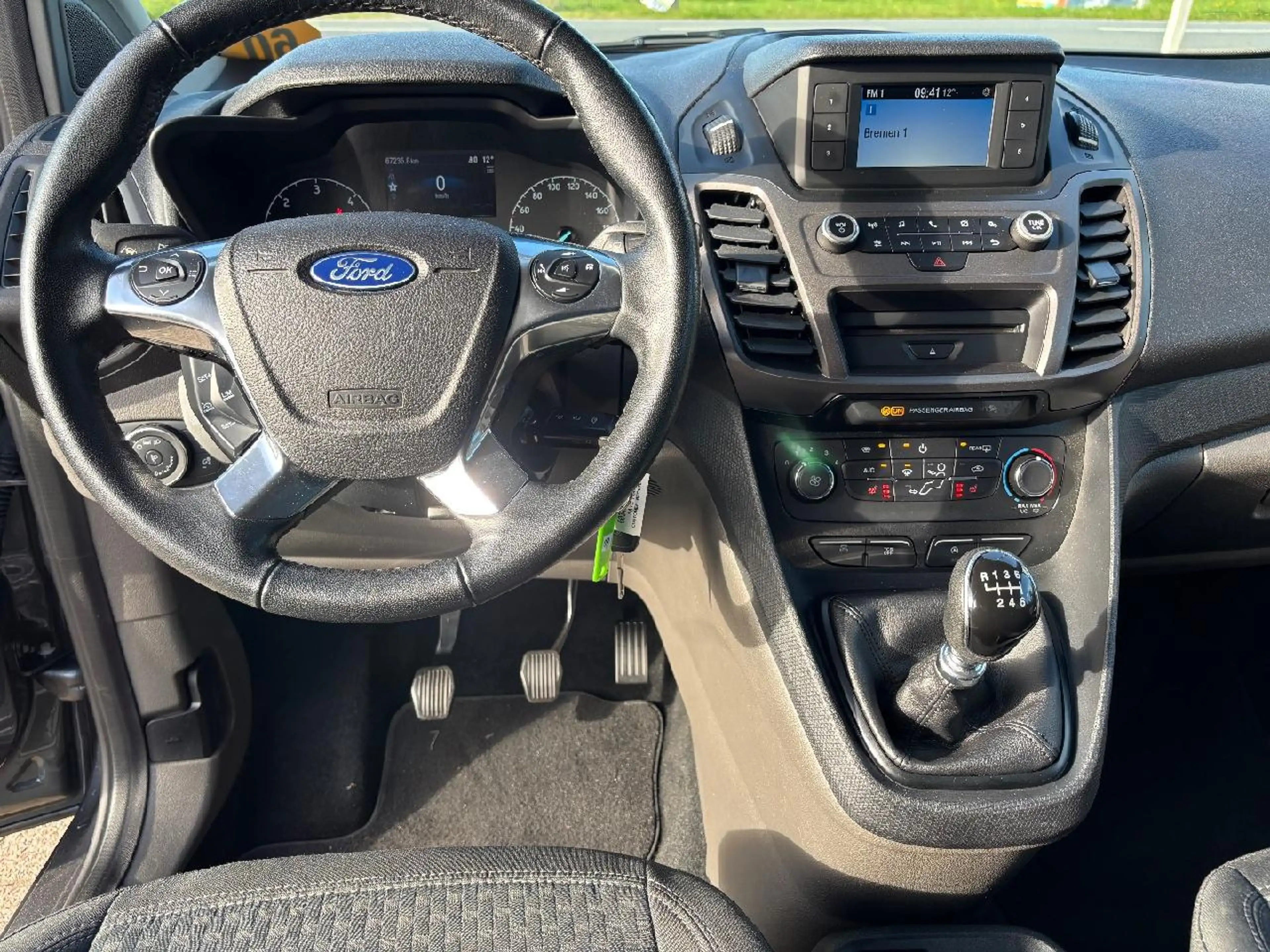 Ford Tourneo Connect Trend — photo 11