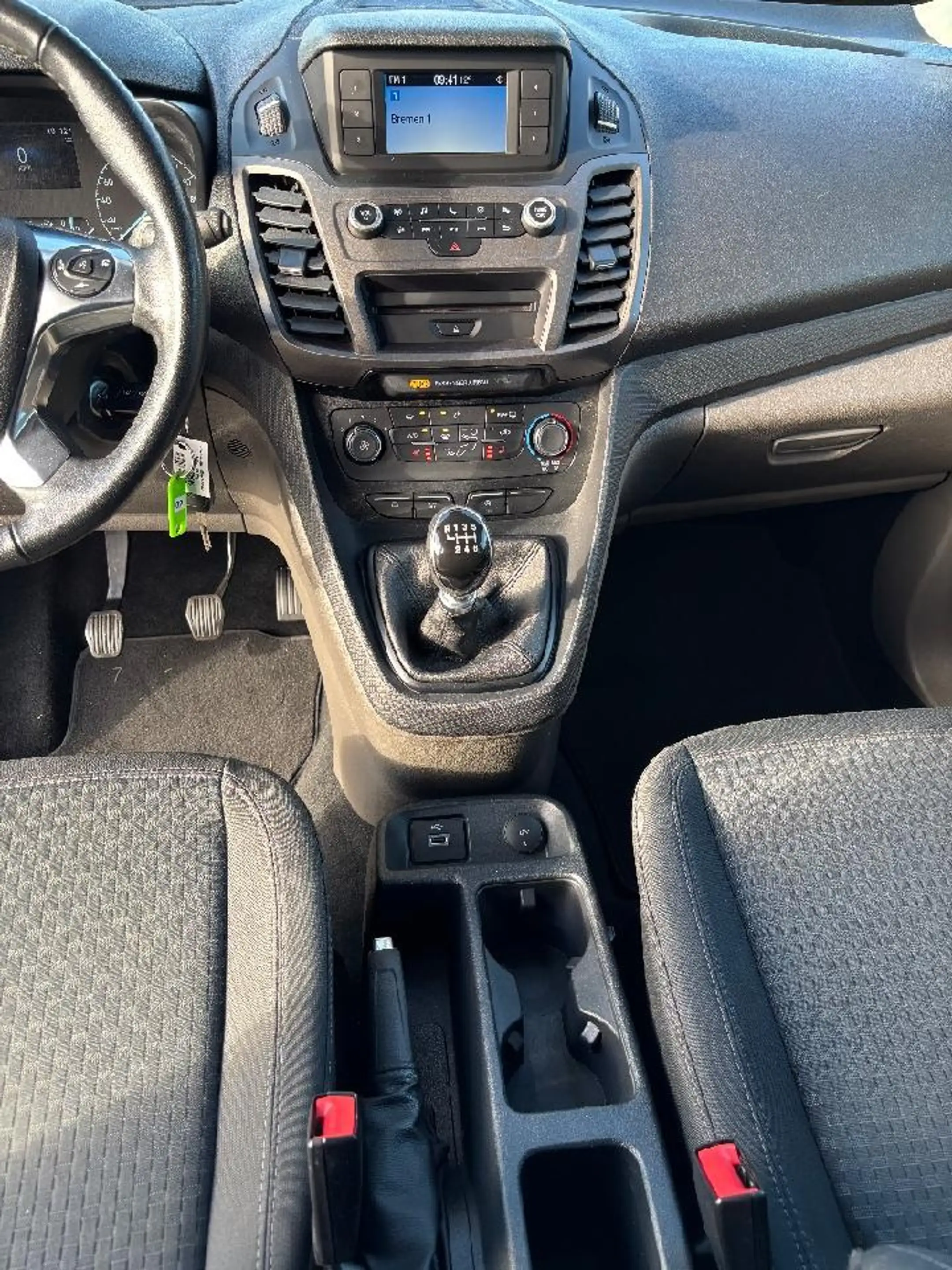 Ford Tourneo Connect Trend — photo 12