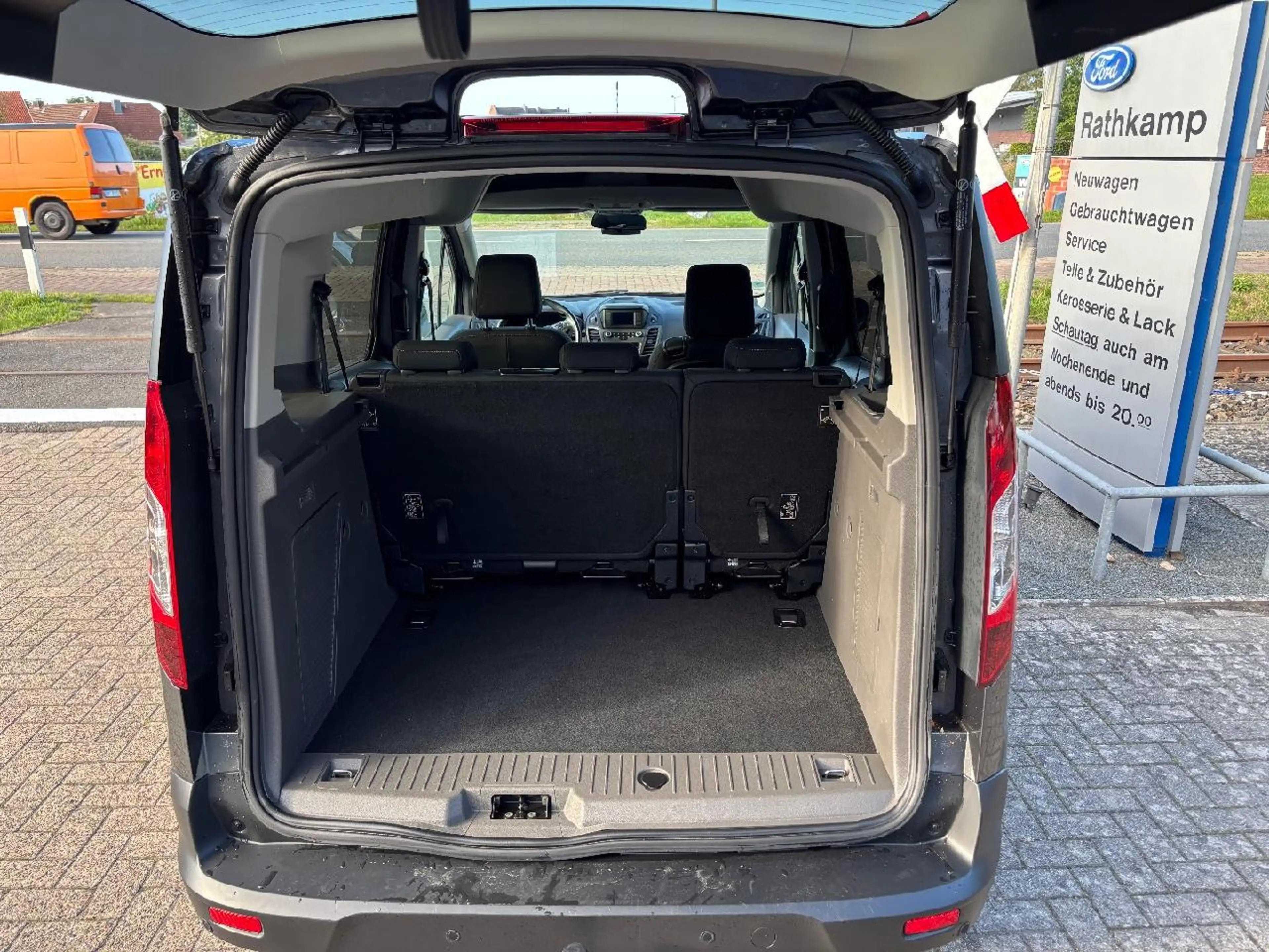 Ford Tourneo Connect Trend — photo 6