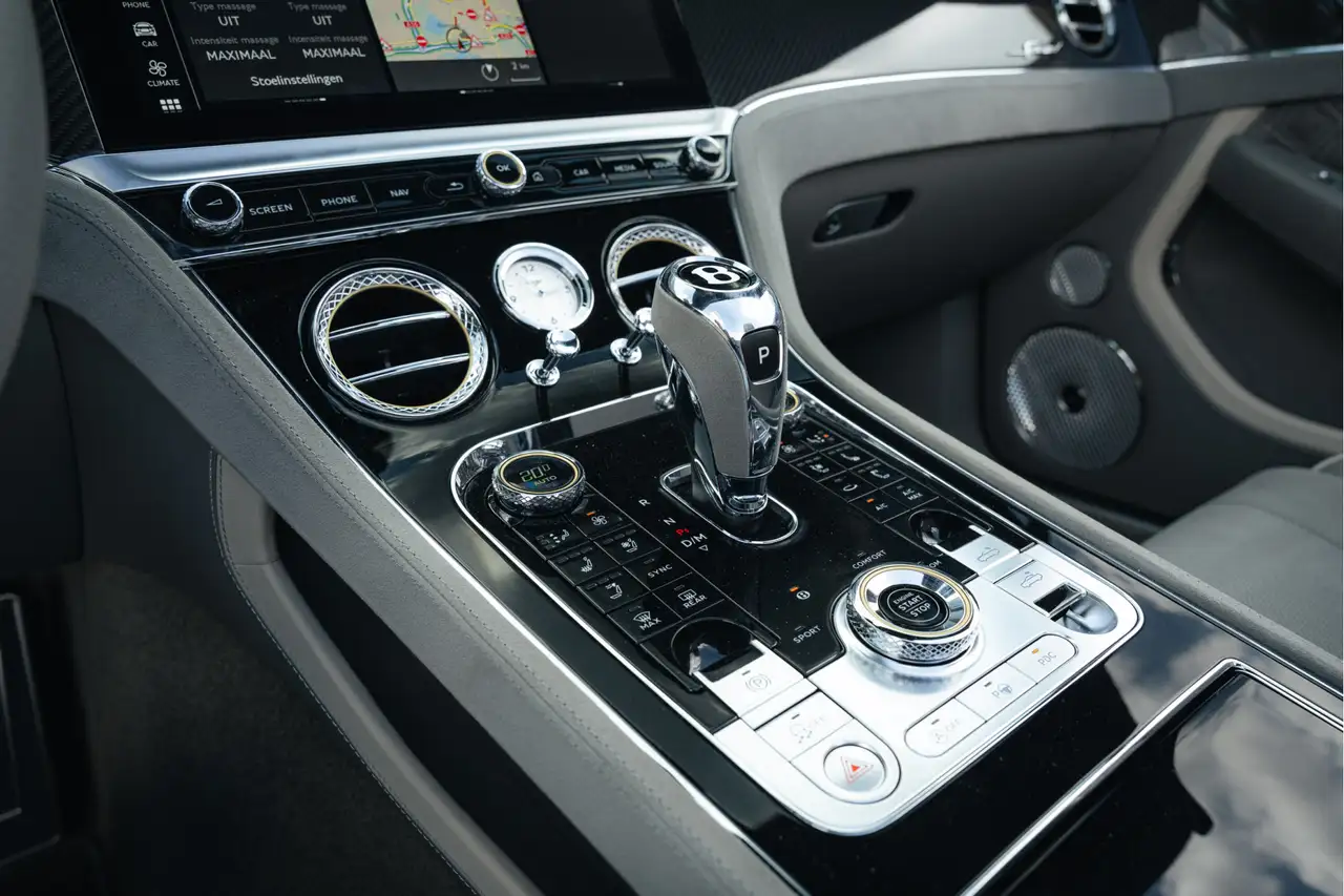 Bentley Continental GTC 2023 — фото 14