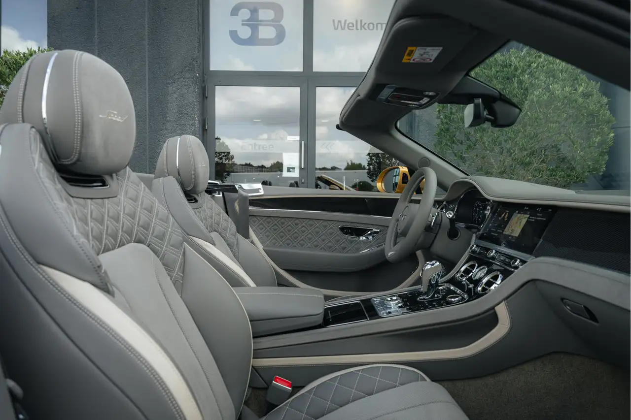 Bentley Continental GTC 2023