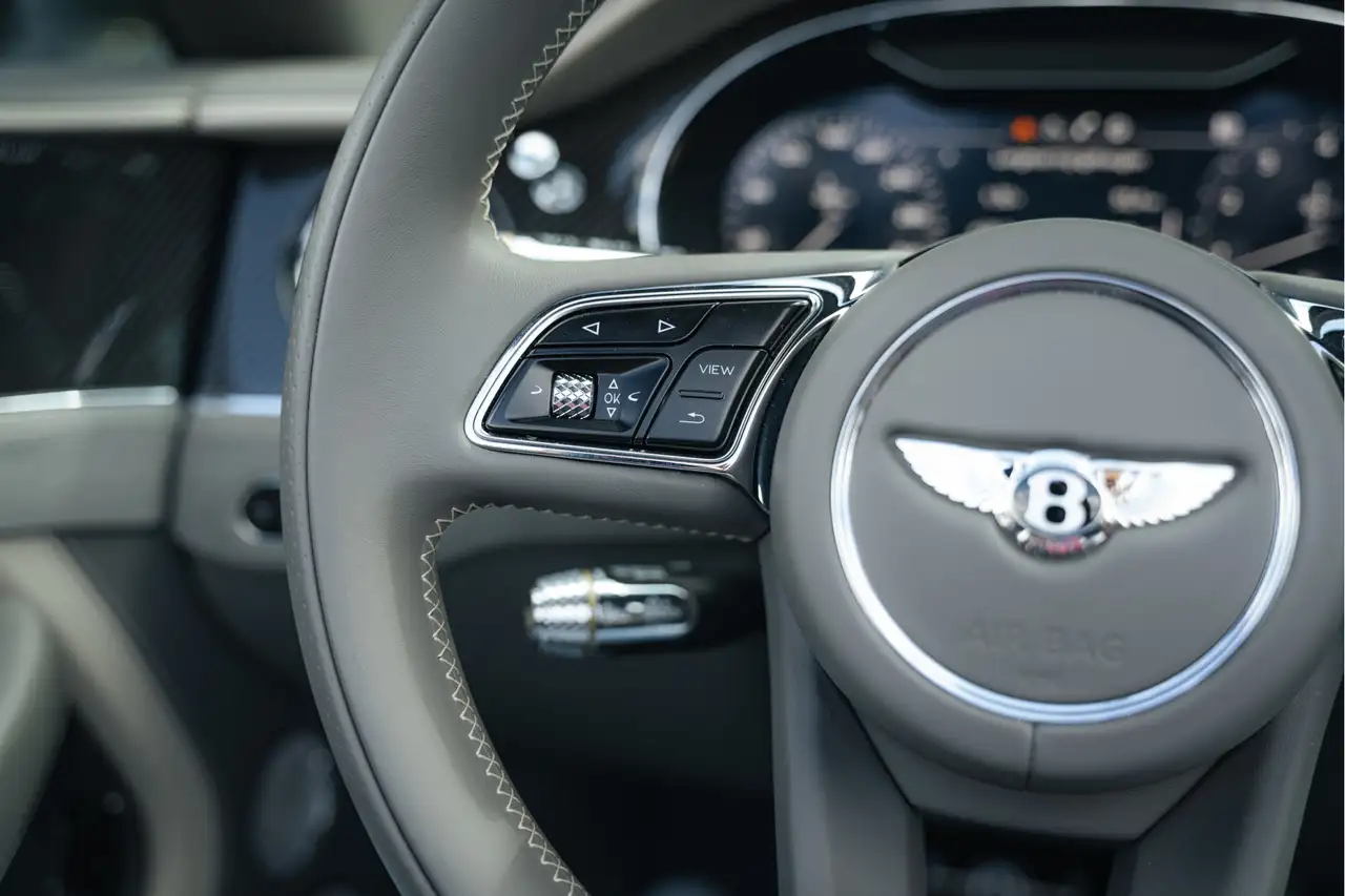 Bentley Continental GTC 2023 — фото 8