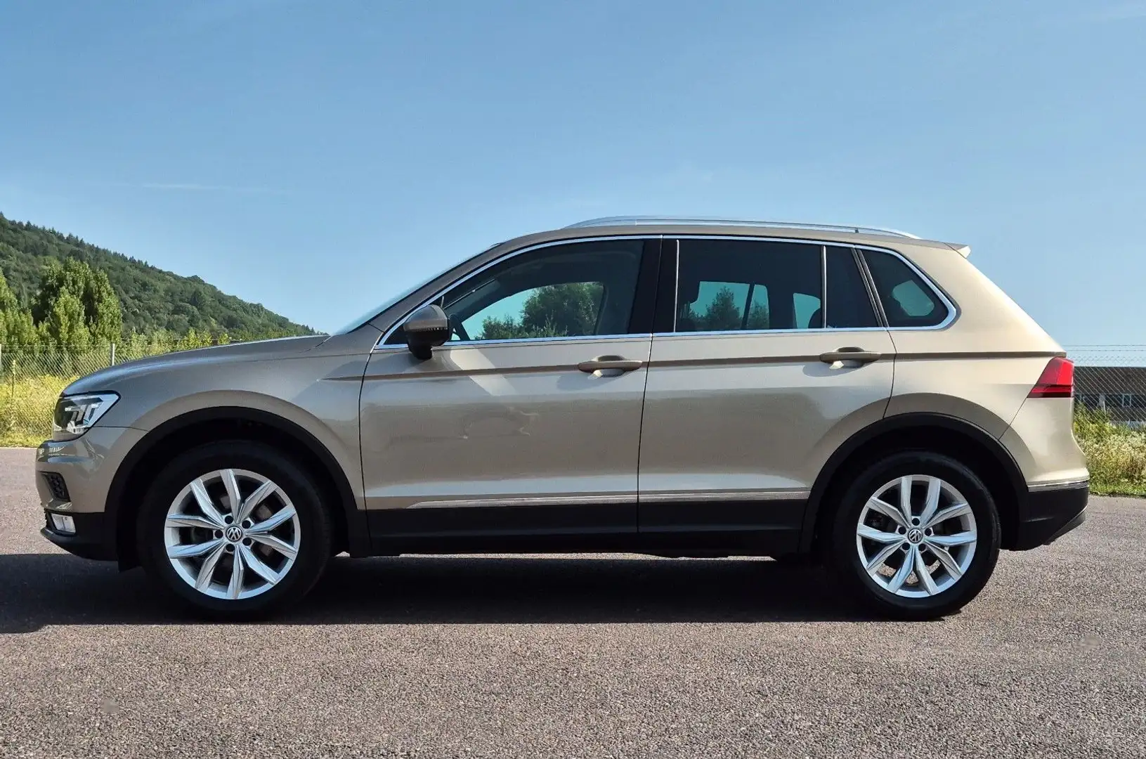 Volkswagen Tiguan 2.0 TDI Highline BMT 4Motion, LED, Navi. Beige - 2
