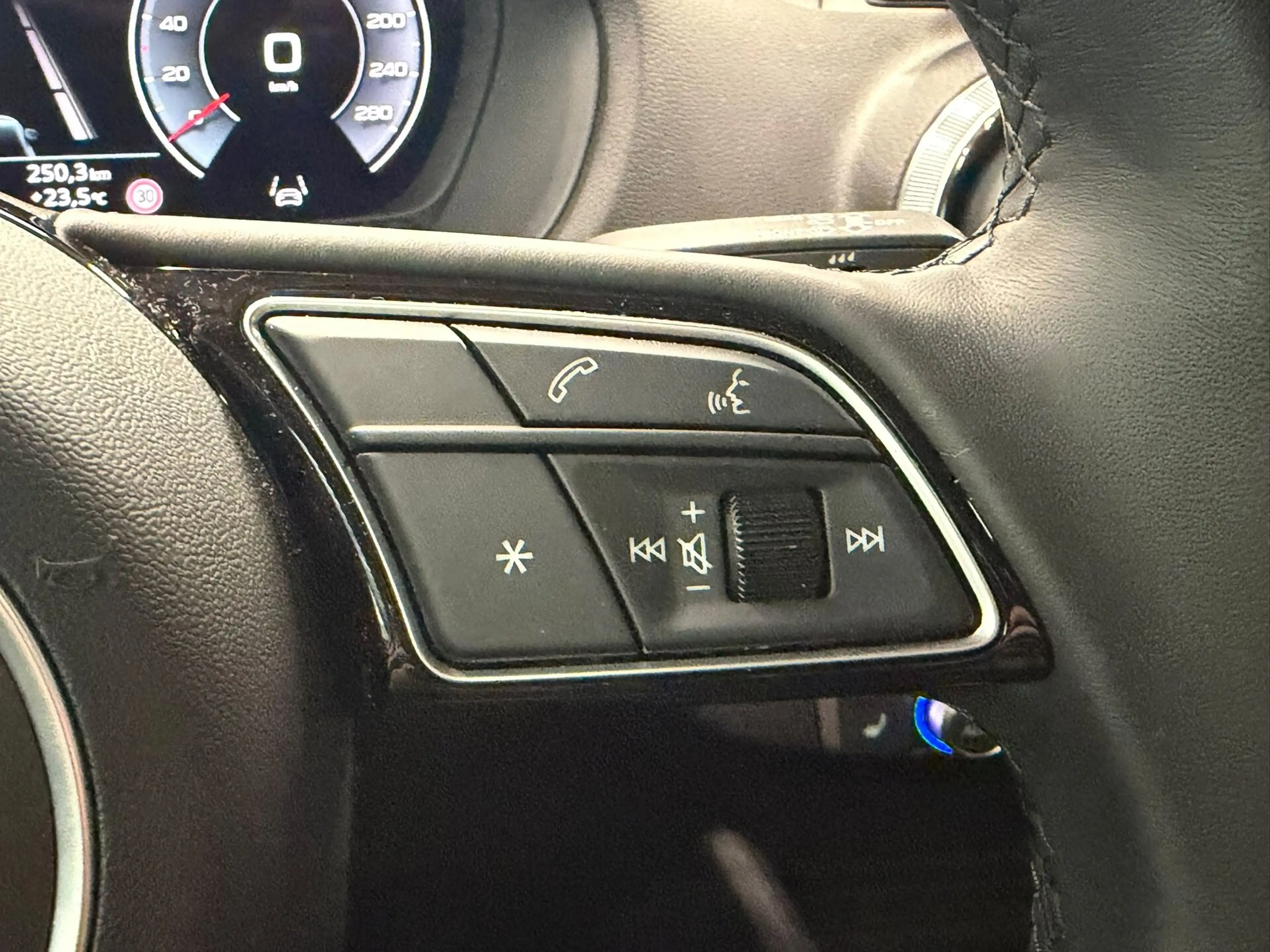 Audi Q2 35 TFSI 150cv S-line S-tronic — photo 13