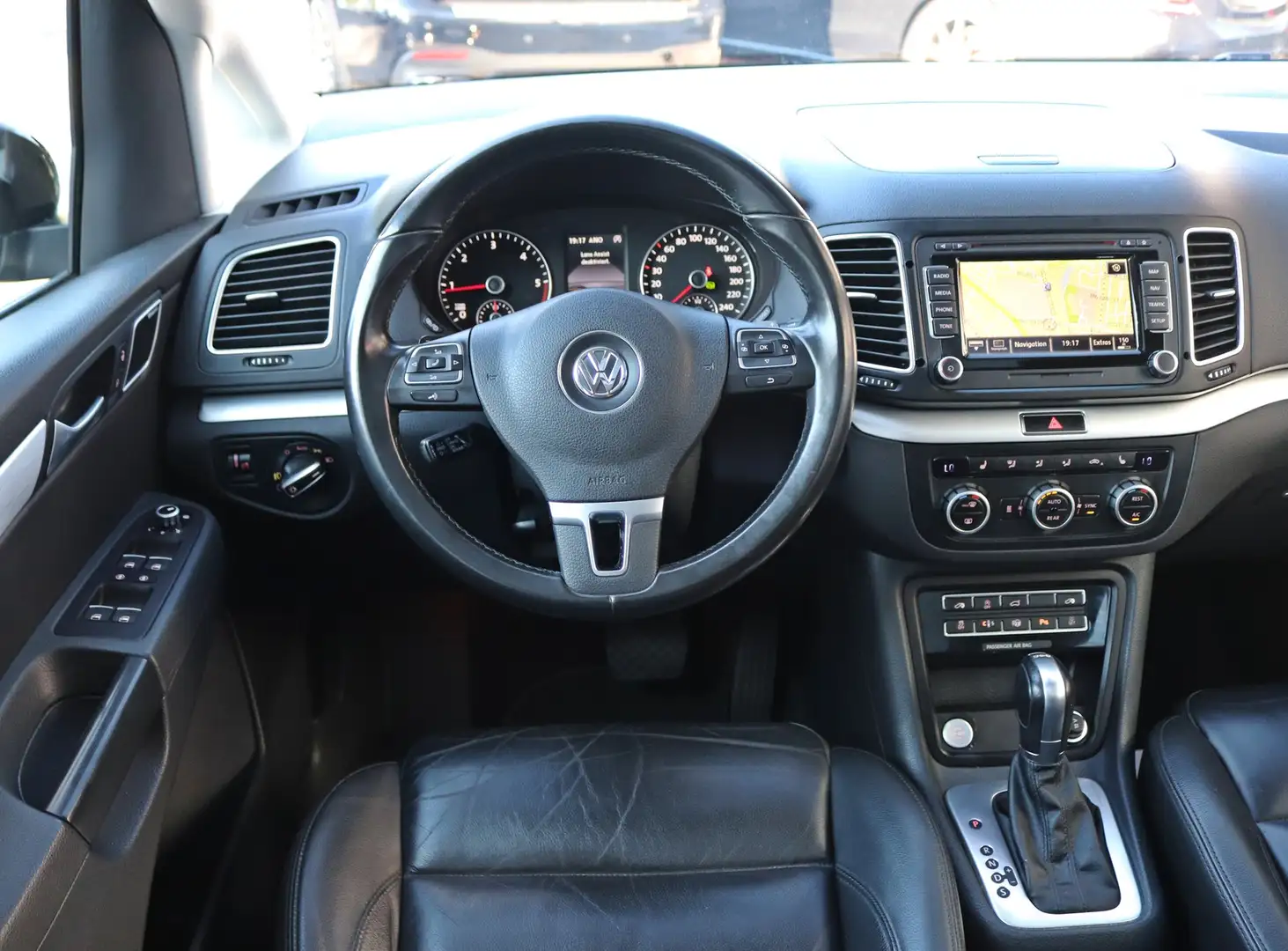 Volkswagen Sharan 2.0 TDI Highline 2.Hd*StandHz*PANO*Kamera Black - 2