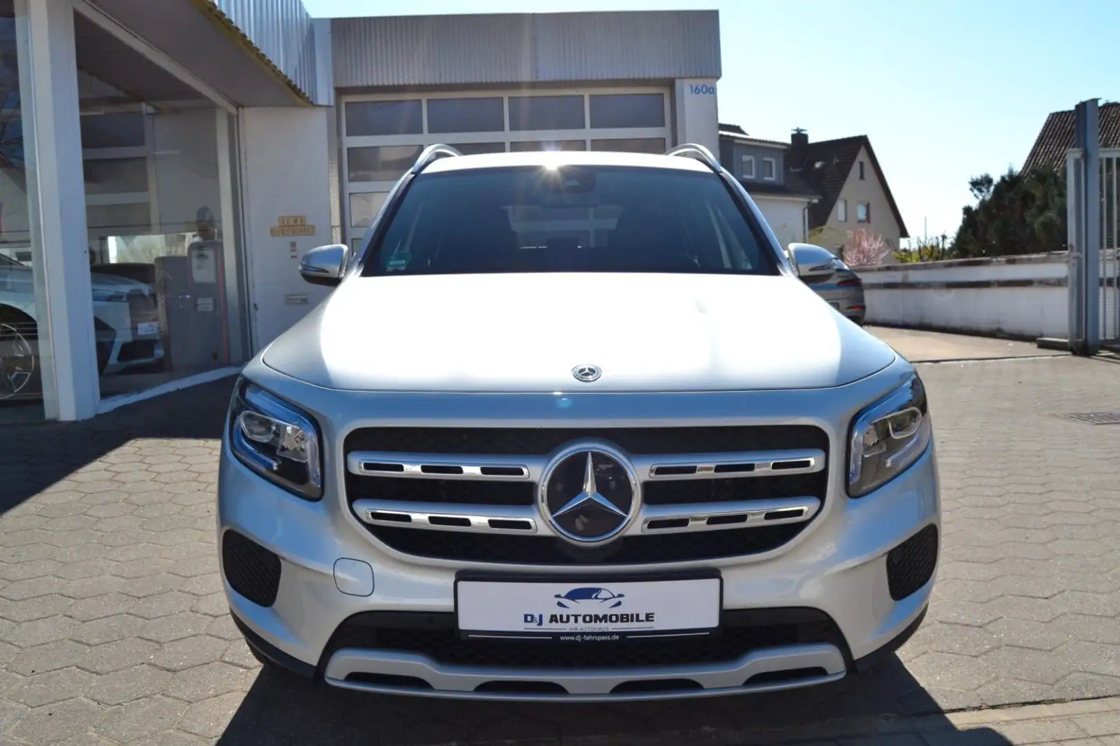 Mercedes-Benz GLB 200 d*AHK*DAB*Kamera*Leder*Navi*Tempomat* Stříbrná - 2