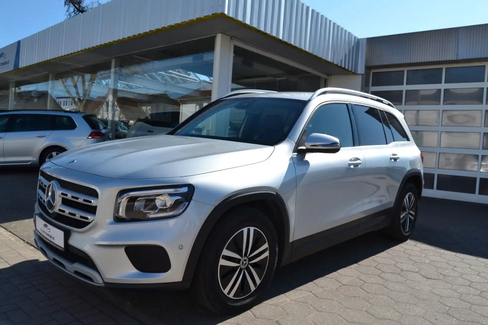 Mercedes-Benz GLB 200 d*AHK*DAB*Kamera*Leder*Navi*Tempomat* Stříbrná - 1