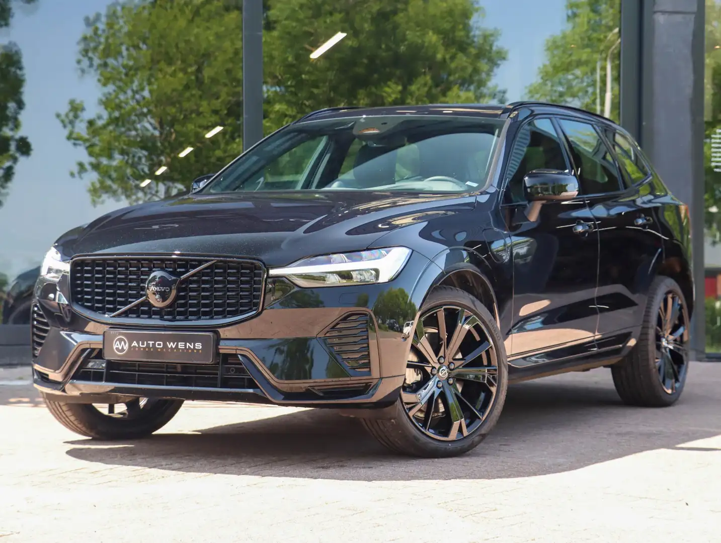 Volvo XC60 T6 AWD Plus Black Edition Long Range | Bowers&Wilk Zwart - 2