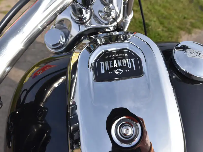 Harley-Davidson Breakout - foto 5