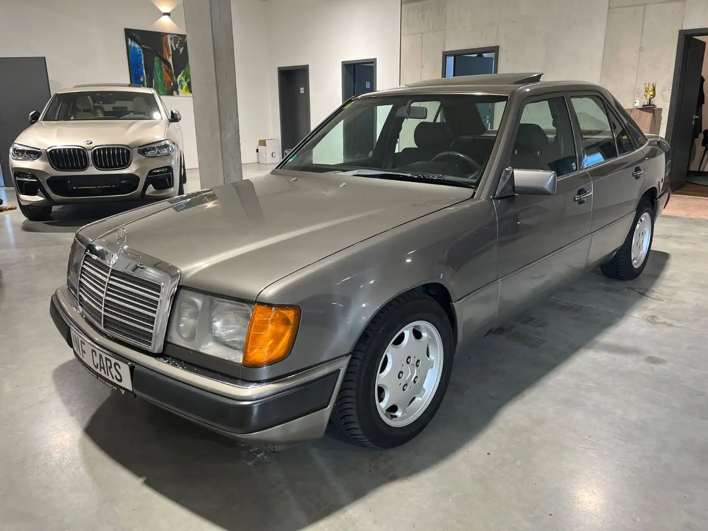 Mercedes-Benz 300 D W124 AHK,ALU,Schiebedach,TOP Grau - 2