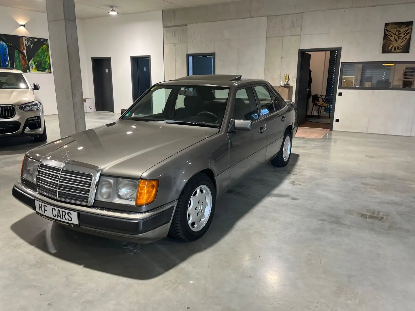Mercedes-Benz 300 D W124 AHK,ALU,Schiebedach,TOP Grau - 1