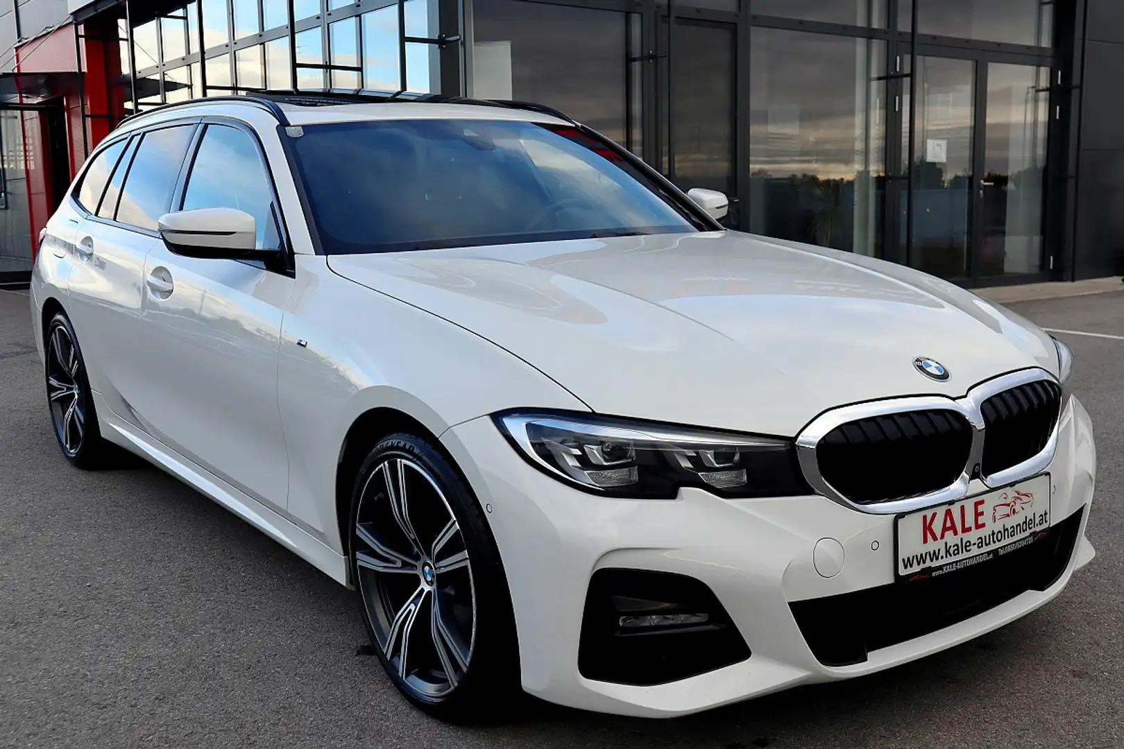 BMW 320 d Touring Aut. *M-Paket*1.Besitz*Panoramadach* Weiß - 2