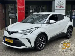 Toyota C-HR Getinte ramen, Alarm, Trekhaak, Lichtmetalen velgen, Stoelverwarming, LED verlichting, Parkeerhulp met camera, ABS